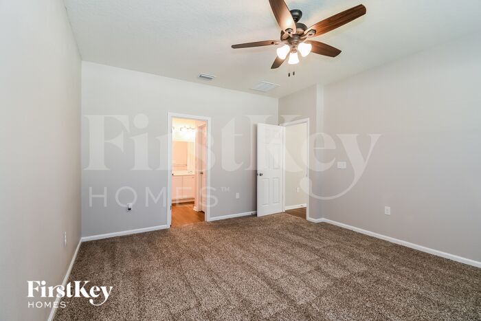 Building Photo - 205 Orient Dr