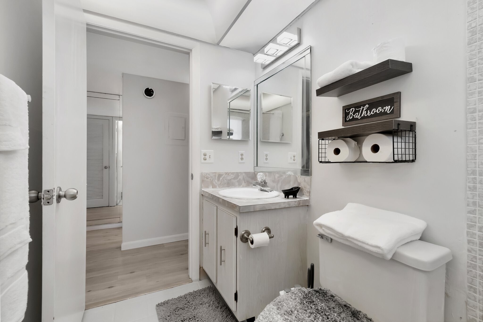 Building Photo - 481 Burgundy P