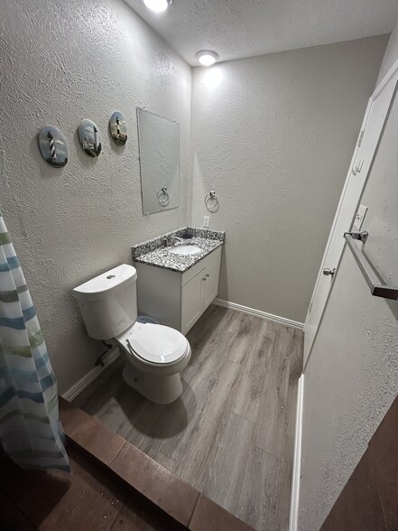 Building Photo - 7407 Cloverglen Dr