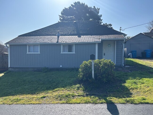 Building Photo - Pet-Friendly 2BD/1BA Home in Rio Dell!