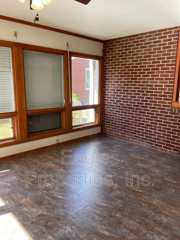 Building Photo - 300 S Andrews Ave