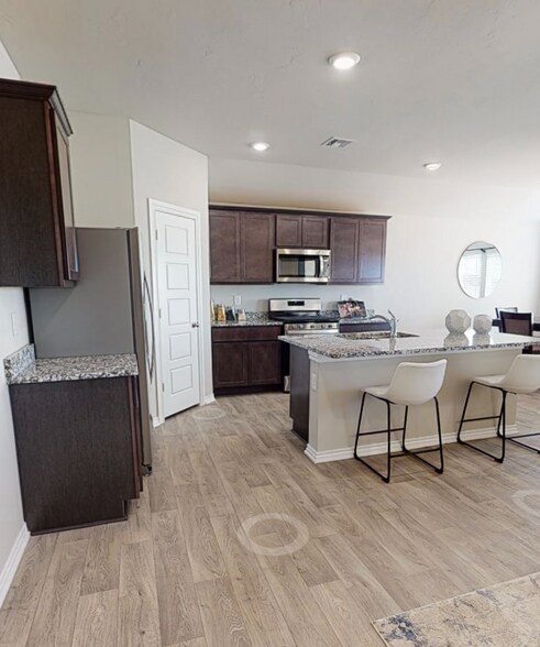 Building Photo - 2717 Phelps Dr