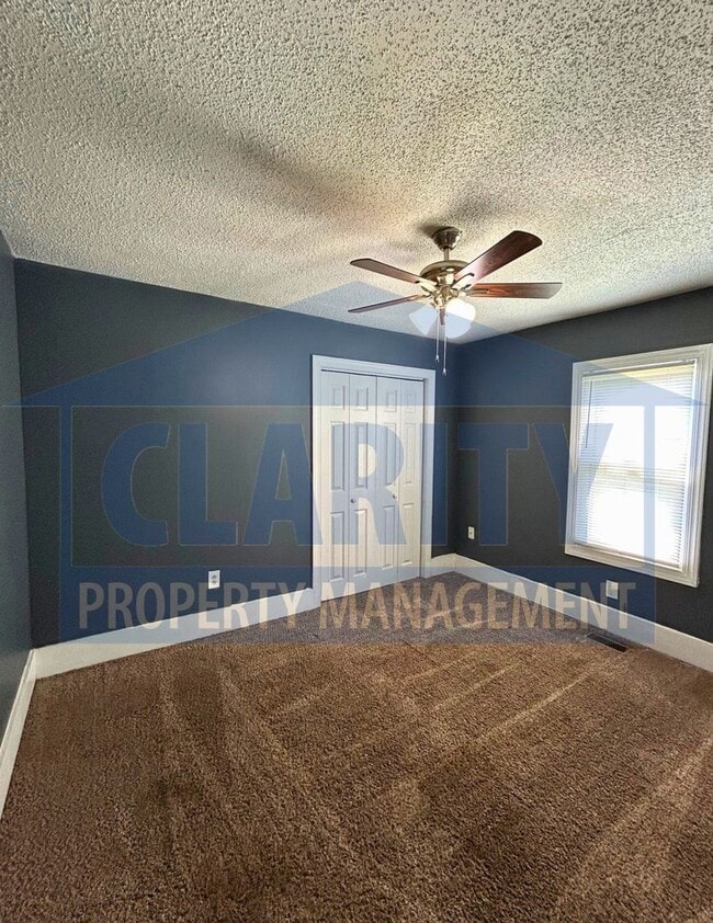 Building Photo - Centrally located 3 bedroom home!