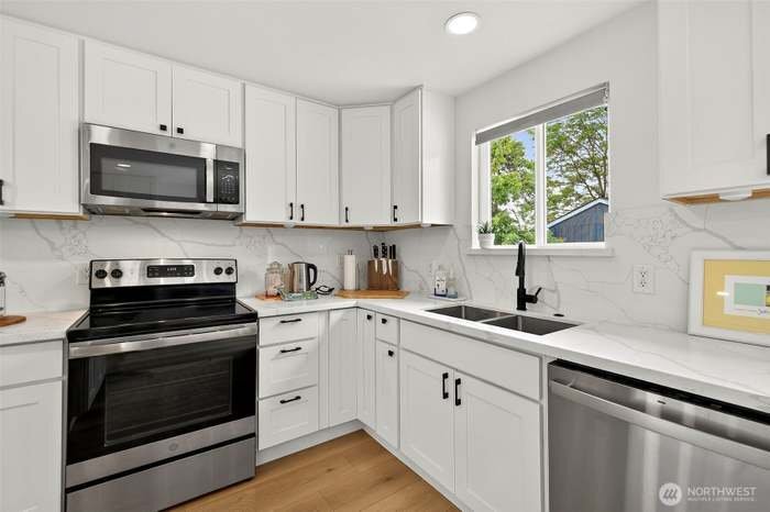 Building Photo - 11303 14th Ave SW