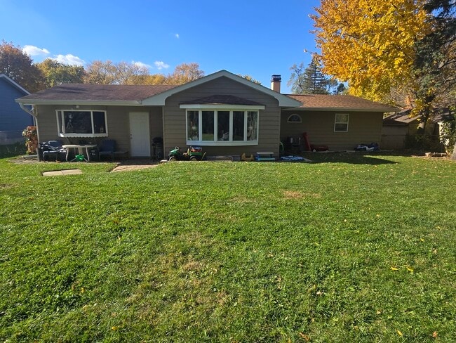 Building Photo - 25151 W Lincoln Dr