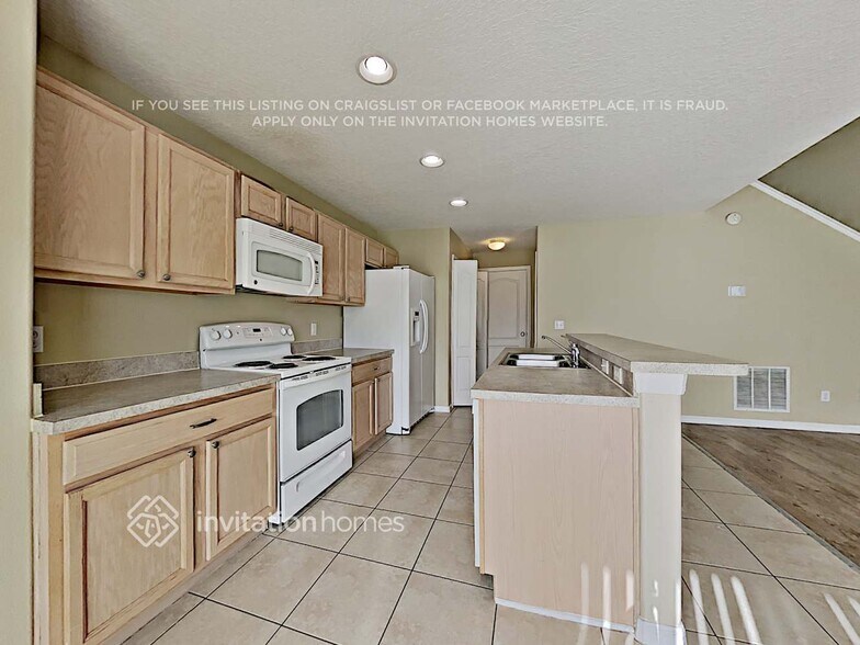 Building Photo - 1579 Tiverton Blvd