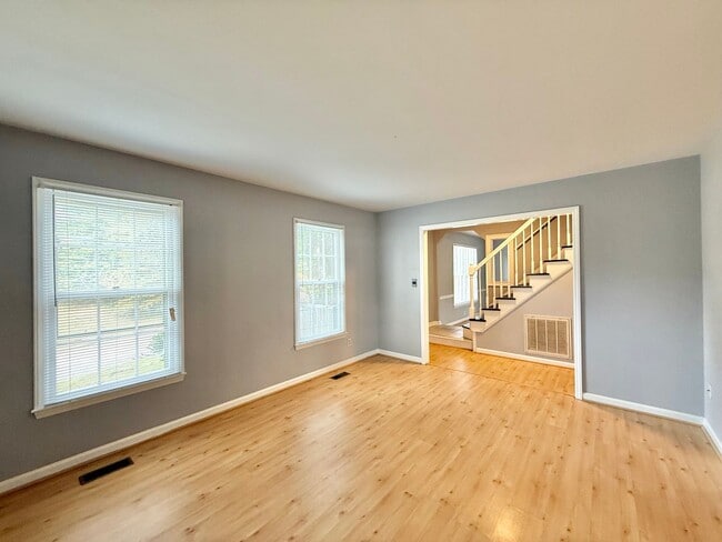 Building Photo - Charming 3BD, 2.5BA North Raleigh Home wit...