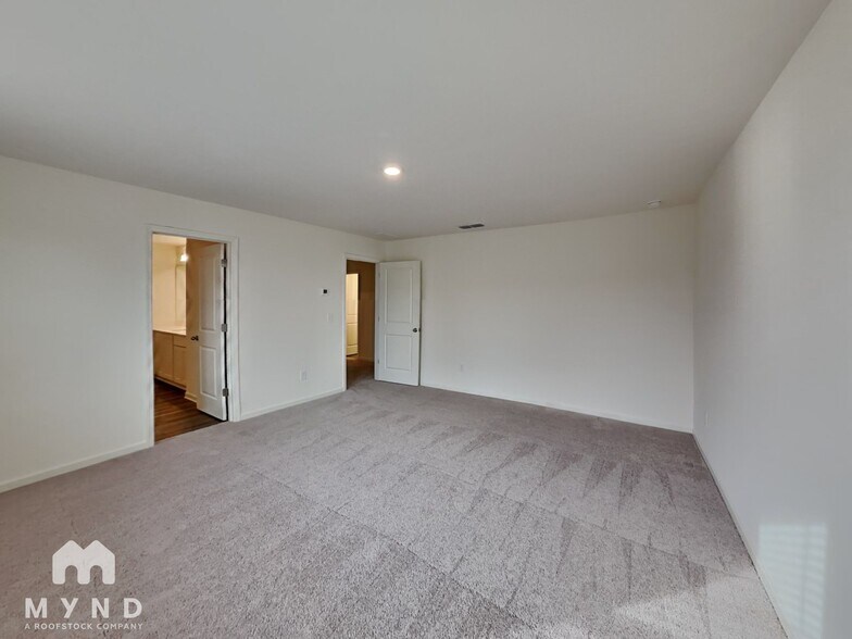 Building Photo - 424 Cottontail Ln