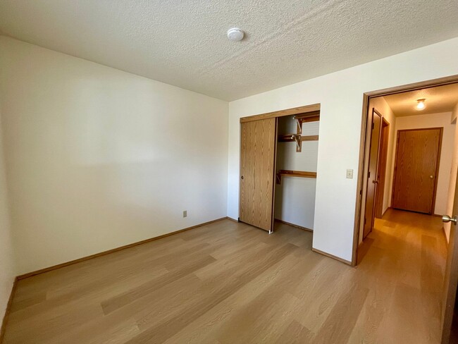 Building Photo - SE Single level 2 Bed 2 Bath Condo - A/C, ...