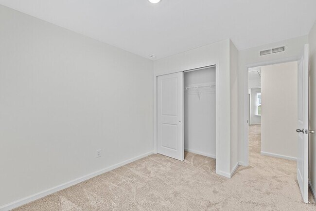 Building Photo - 3063 Spline Cir