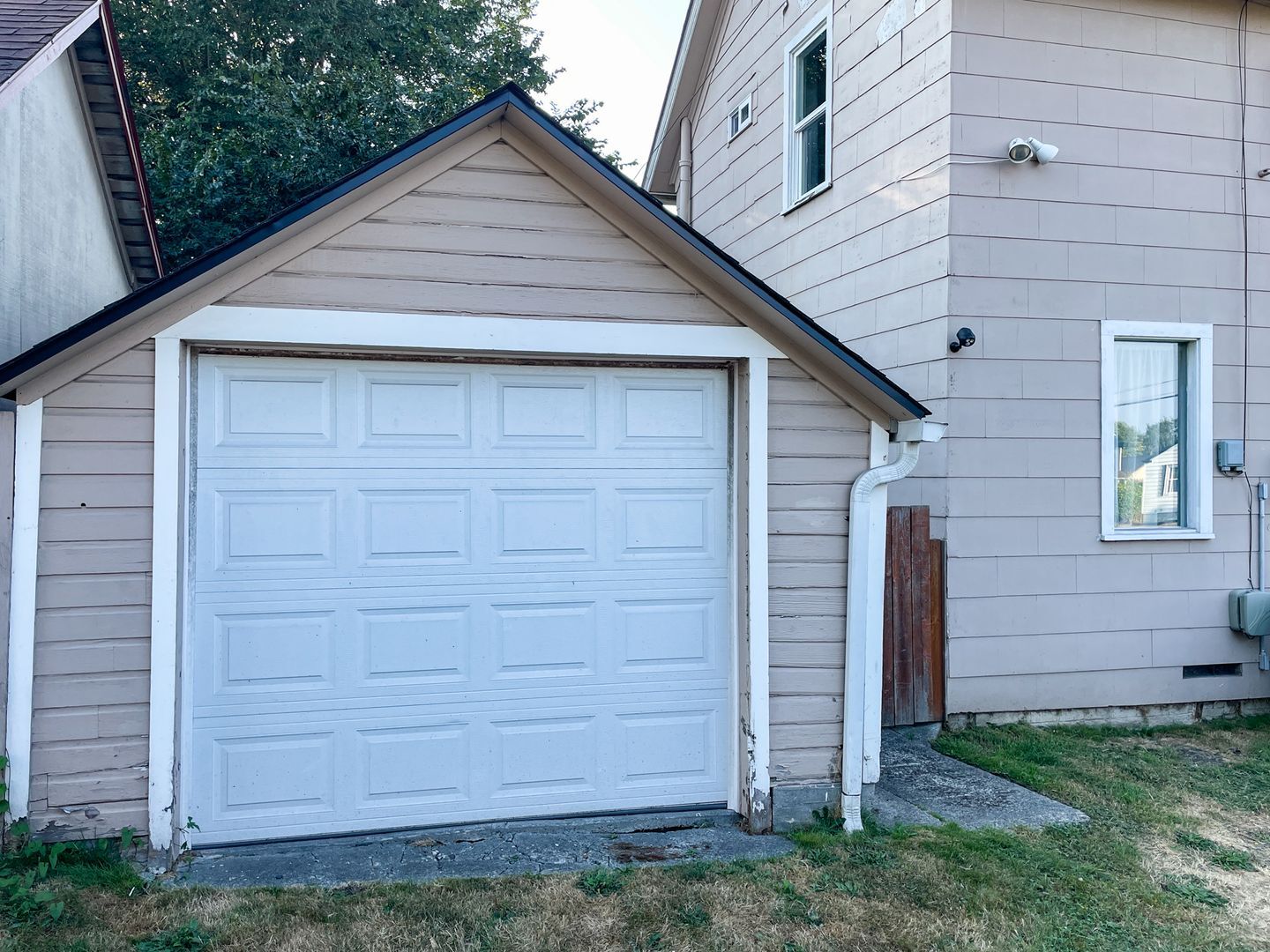 Building Photo - Cute Downtown 2 Bedroom House with Garage & Fenced Yard - Dogs Welcome