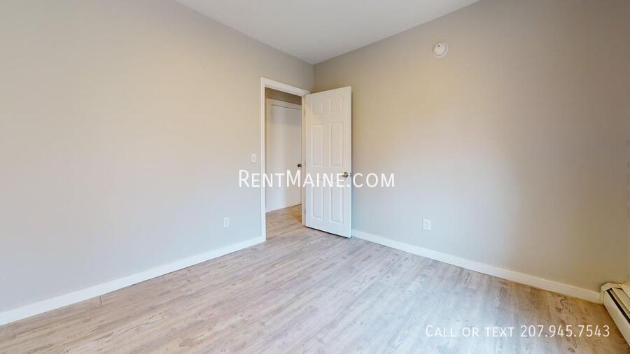 Building Photo - 454 S Main St