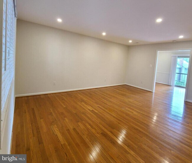 Building Photo - 1107 N Taylor St