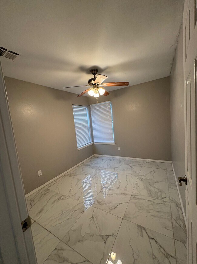 Building Photo - 1217 SW 18th St