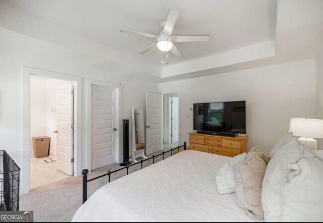 Building Photo - Modern Three Bedroom North Athens