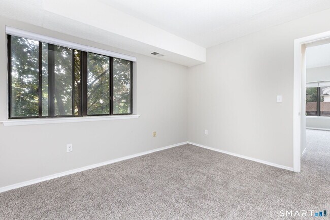 Building Photo - 25 Stanley St