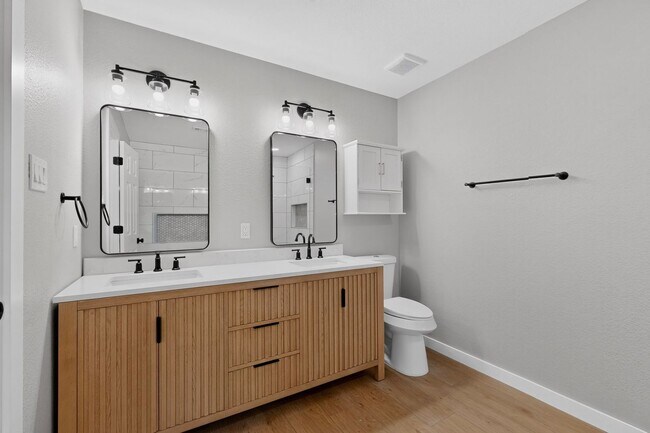 Building Photo - Spacious Renovation Ready To Be Called Home!!!