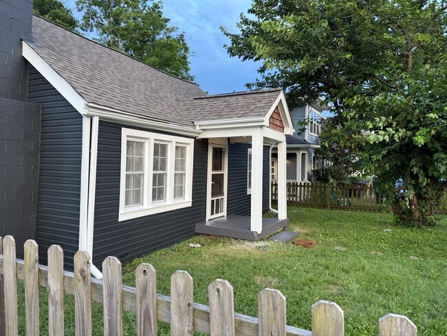 Building Photo - 1624 Porter Ave