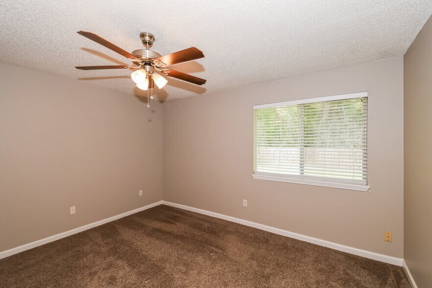 Building Photo - 542 Lewis Morris St