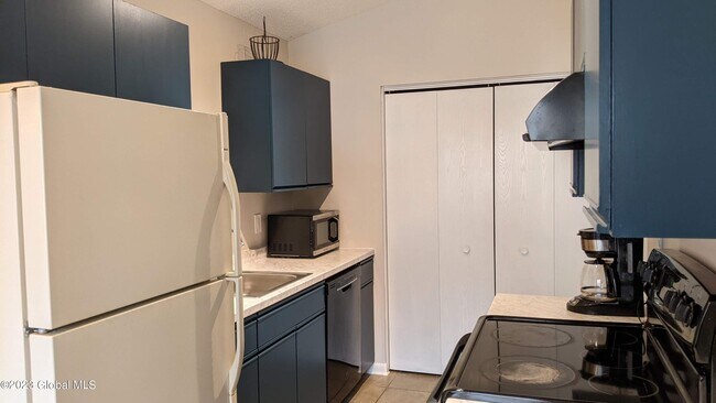 Building Photo - 1006 Greenwich Dr