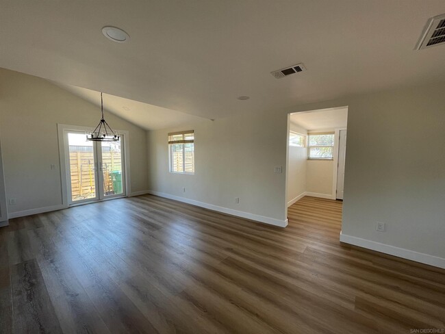 Building Photo - 1656 Evergreen Ave