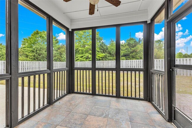 Building Photo - 1513 Westbury Park Ct