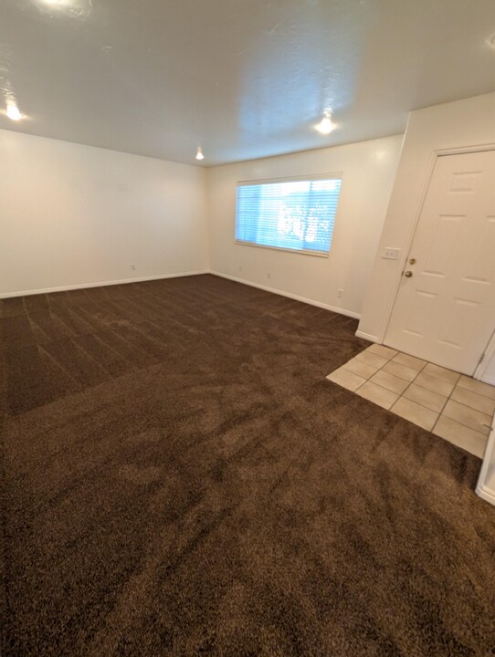 Building Photo - 361 E 1420 S