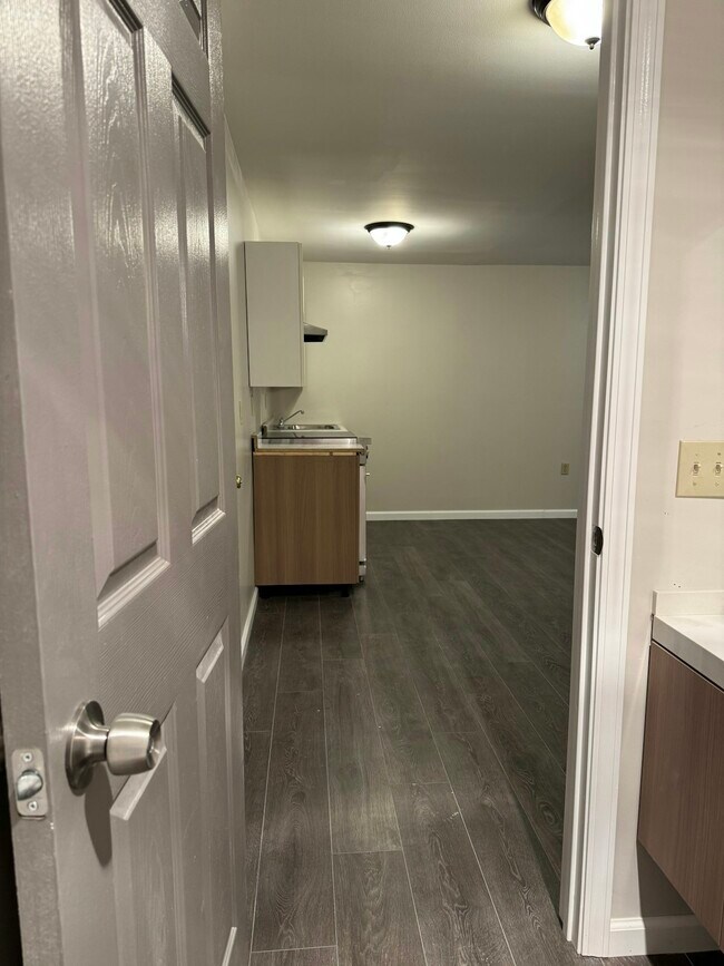 Building Photo - 355 S Main St