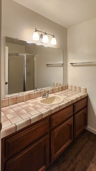 Master Bath 1 - 4629 N Charles Ave