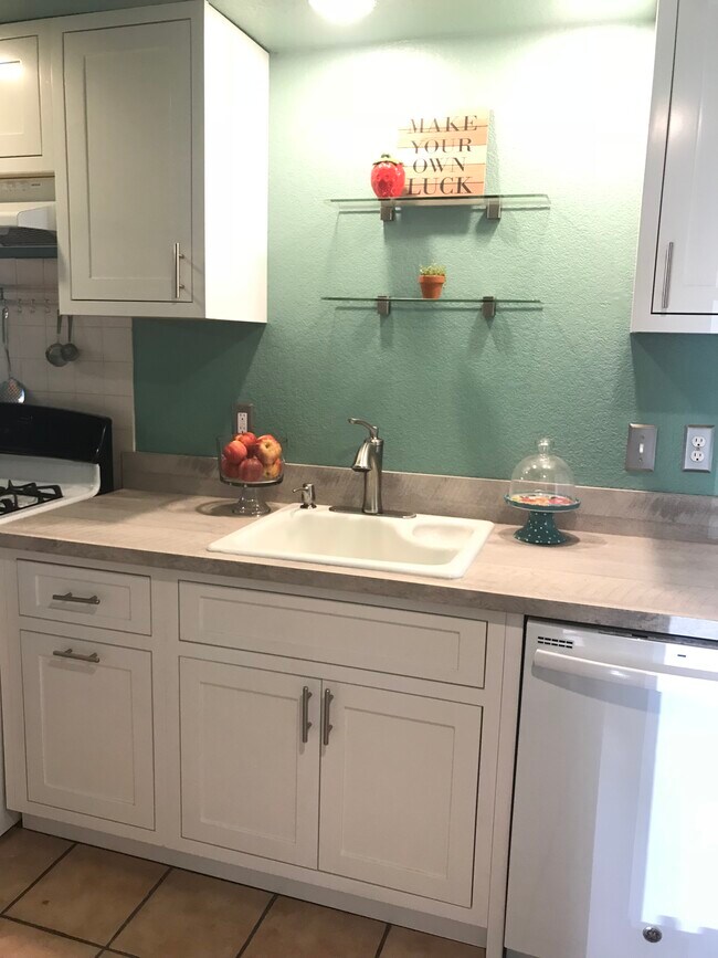 Building Photo - 5110 Clay St