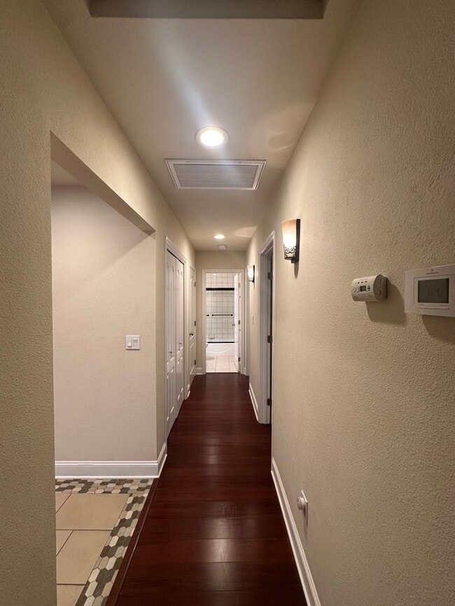 Building Photo - Gorgeous, 3 bedroom, 2.5 bath home, ready for move in