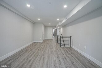 Building Photo - 758 N Uber St