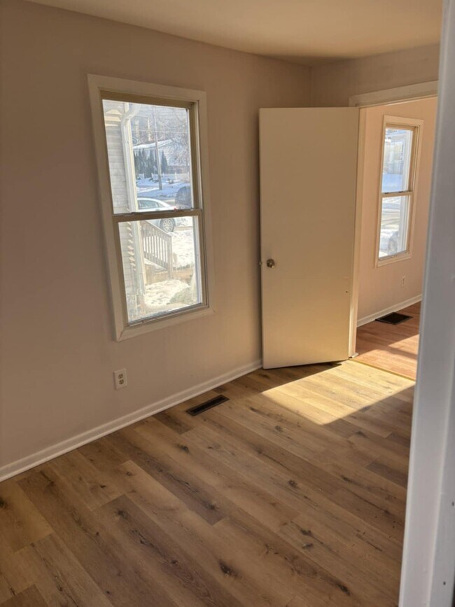 Building Photo - 1318 Benton St