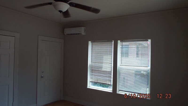 Building Photo - 1427 Schley Ave