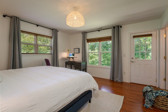 Building Photo - Mountain Lux Home - Centrally Located in Brevard! Furnished Mid- Term Rental Available from Novem...