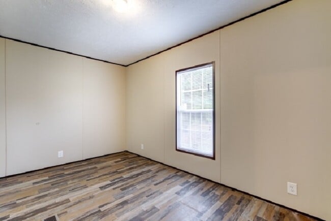 Building Photo - 63 Luart Dr