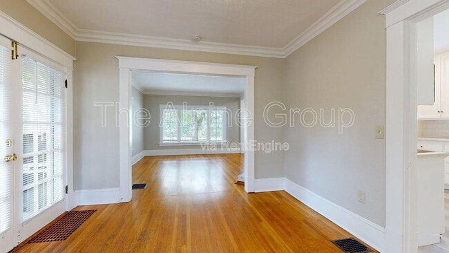 Building Photo - 2977 N Willamette Blvd