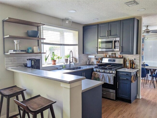 Building Photo - 5322 Summer Dr