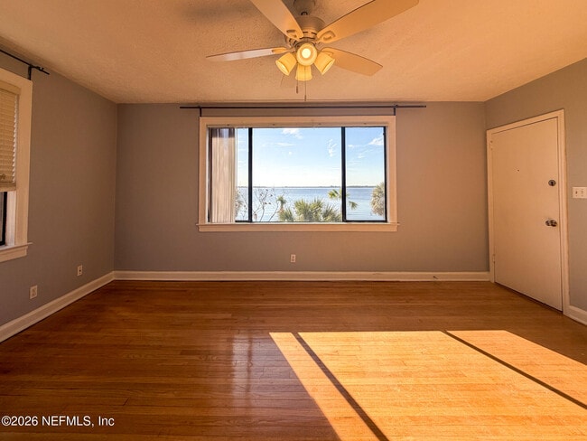 Building Photo - 1733 River Rd