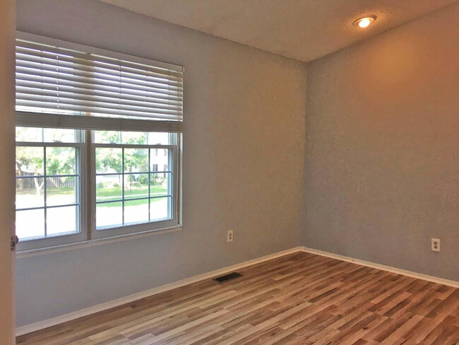 Building Photo - 3502 Burbank Dr