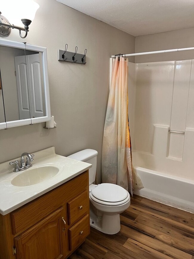 Building Photo - Darling Bungalow