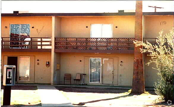 Building Photo - 1747-1755 E Elton Ave