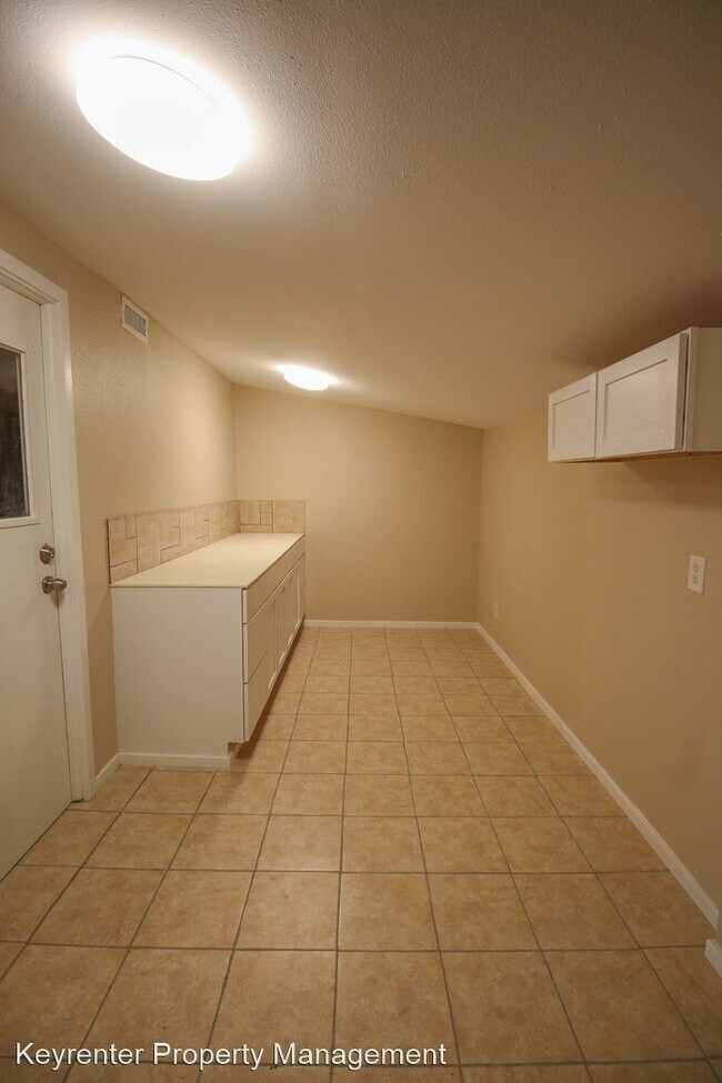 Building Photo - 4 br, 2 bath House - 329 S Fairland Ave