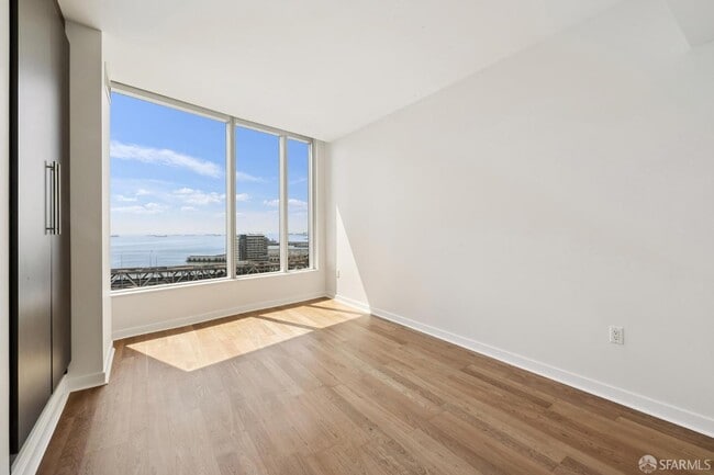 Building Photo - 301 Main St