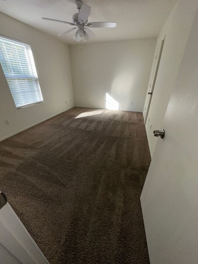 Building Photo - 5 Grn Mdws Rd