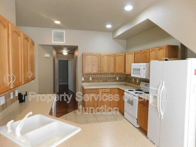 Building Photo - 785 Glen Ct