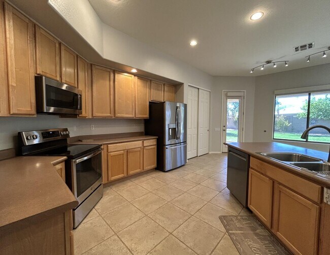 Building Photo - 26041 N Fernbush Dr