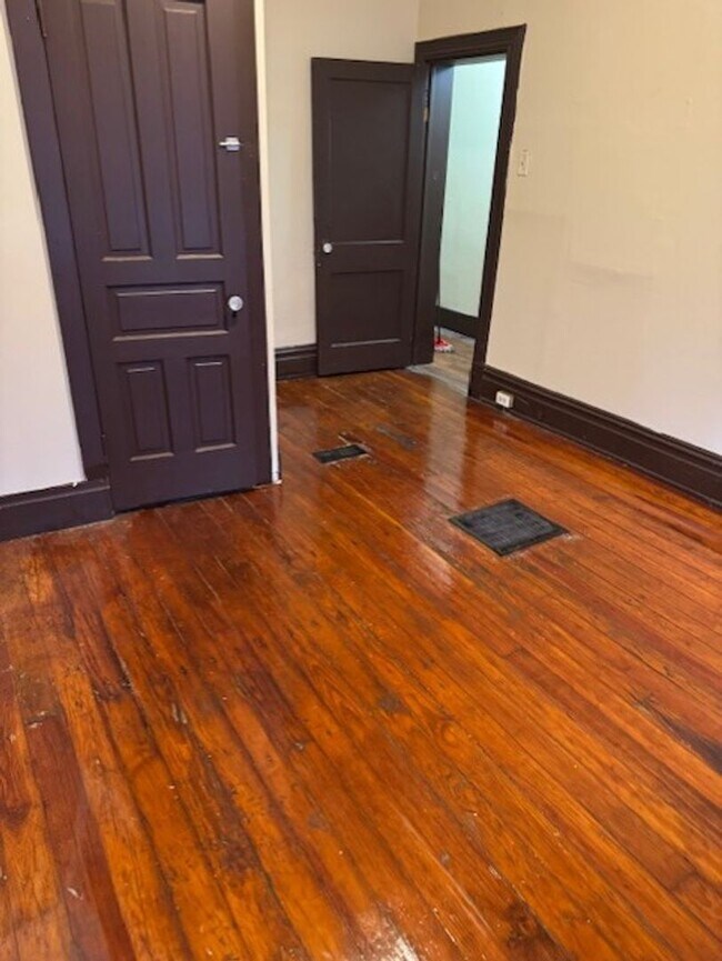 Building Photo - 1158 Mulberry St