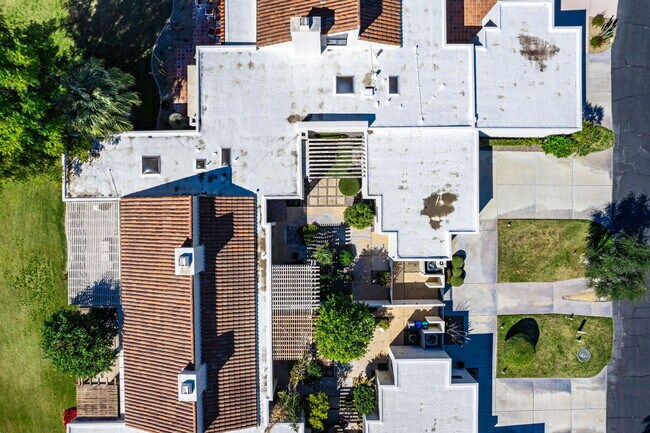 Building Photo - 717 Inverness Dr