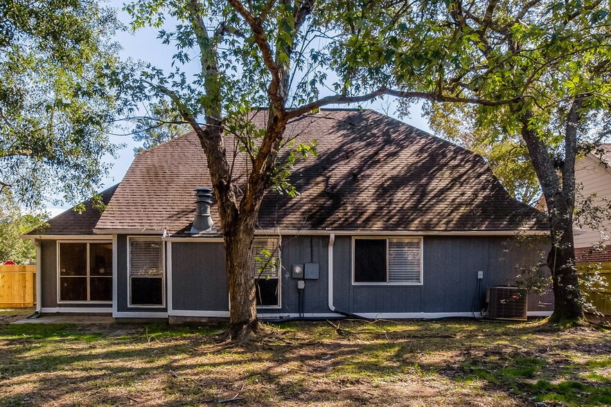 Building Photo - 2331 Rolling Glen Dr